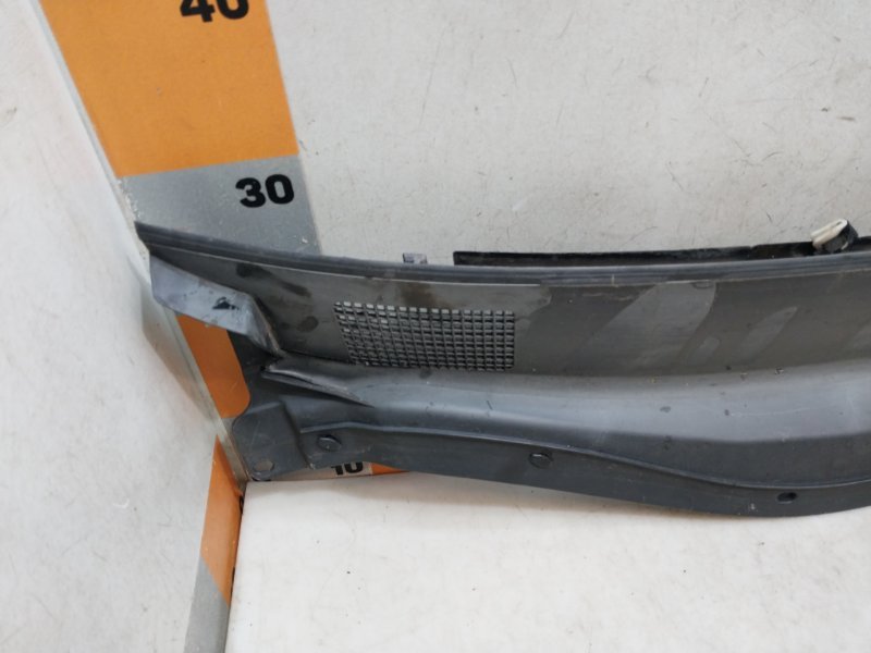 Планка под лобовое стекло