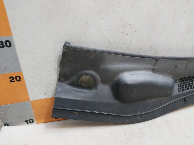 Планка под лобовое стекло