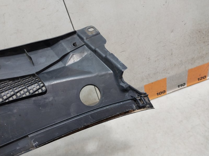 Планка под лобовое стекло