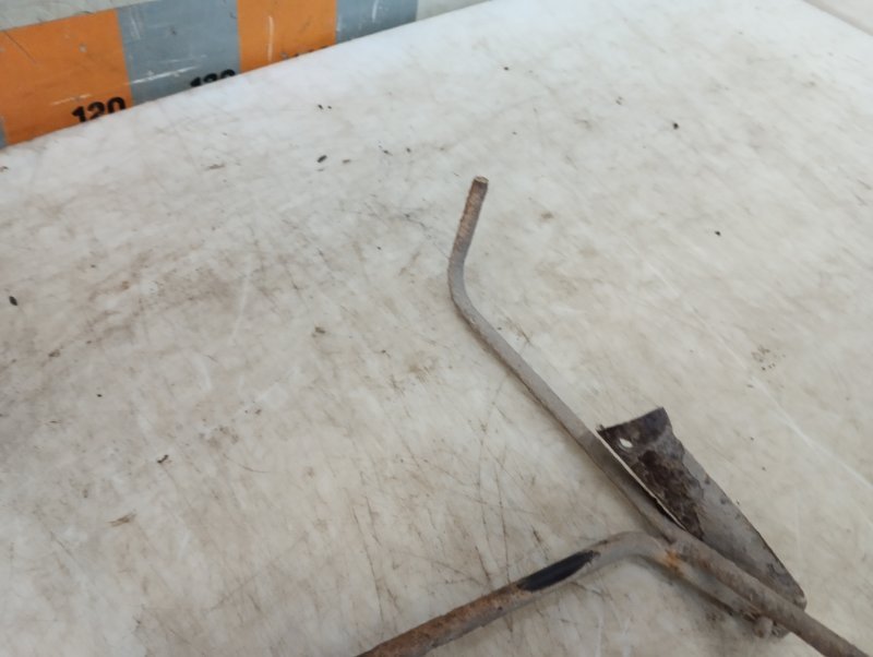 Кронштейн крепления запасного колеса