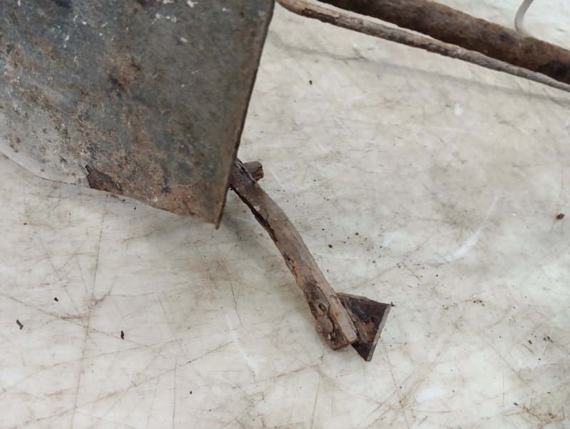 Кронштейн крепления запасного колеса