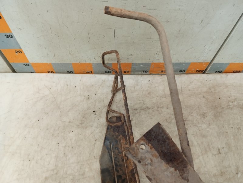 Кронштейн крепления запасного колеса