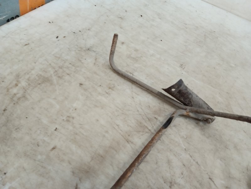 Кронштейн крепления запасного колеса