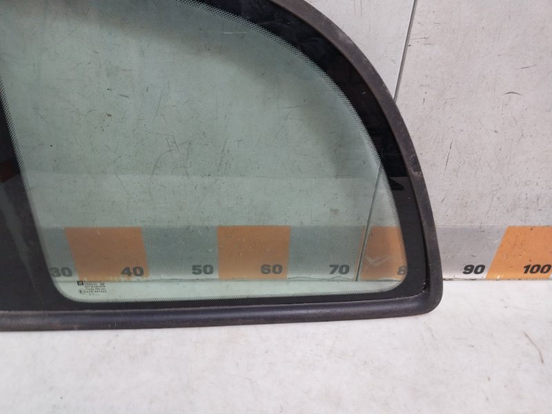 Стекло кузовное глухое левое