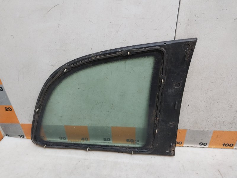 Стекло кузовное глухое левое