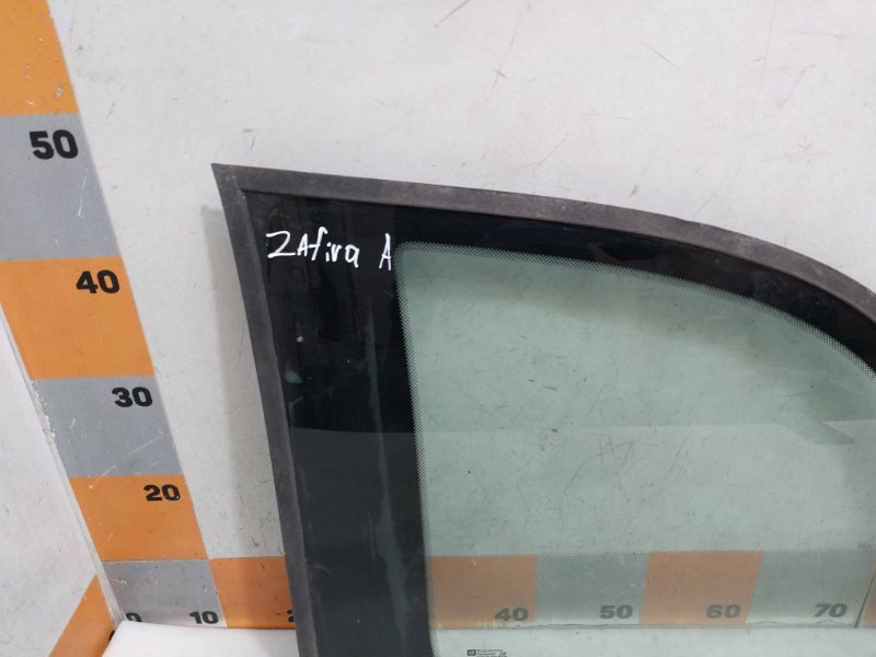 Стекло кузовное глухое левое