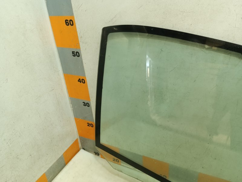 Стекло двери задней правой