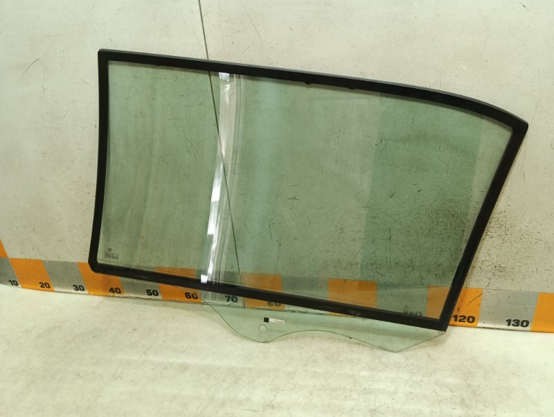 Стекло двери задней правой