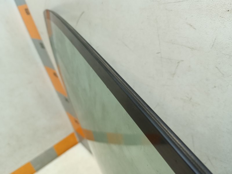 Стекло двери задней правой