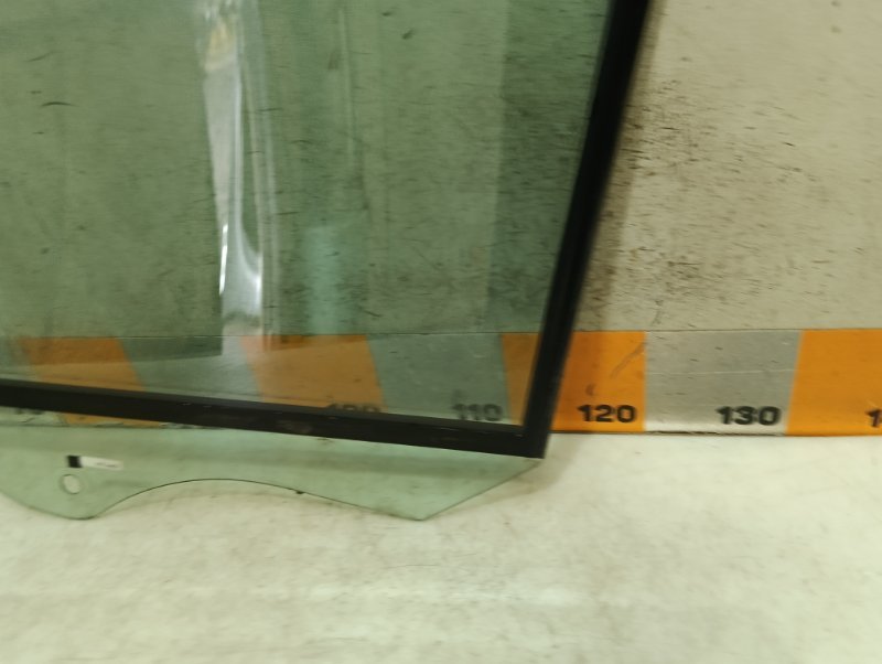 Стекло двери задней правой