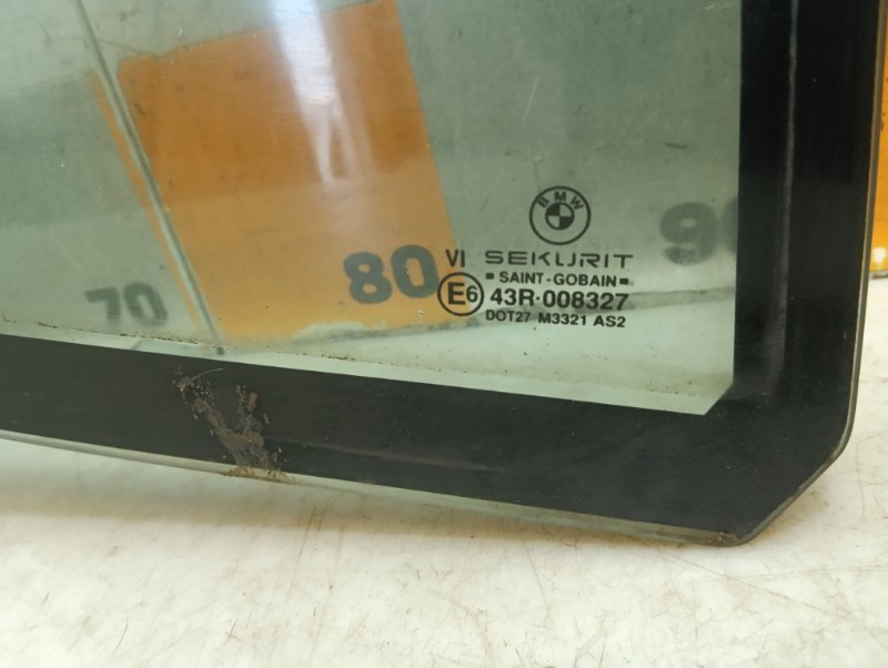 Стекло двери задней правой
