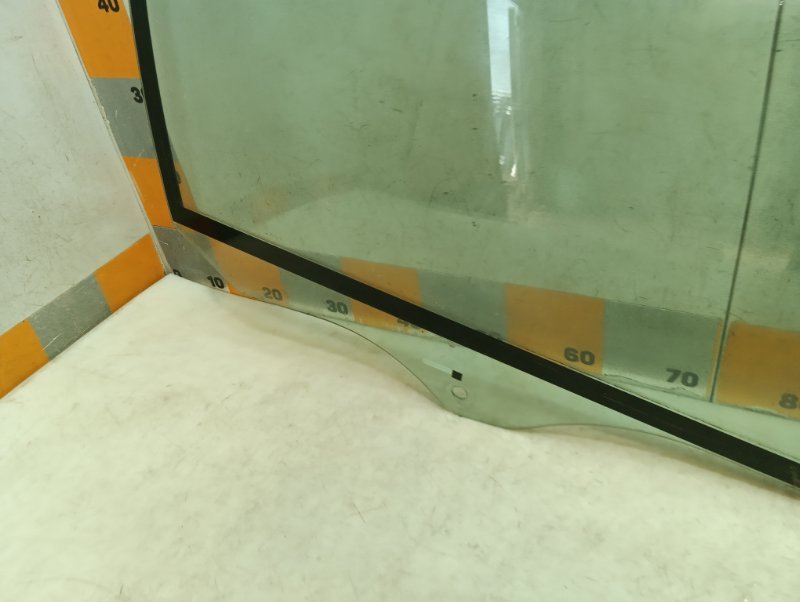 Стекло двери задней правой