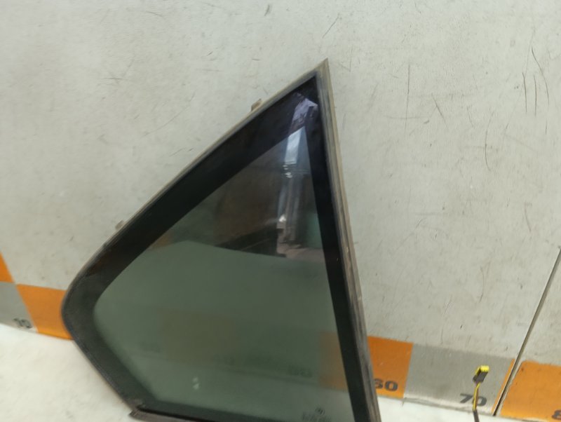 Стекло двери задней правой