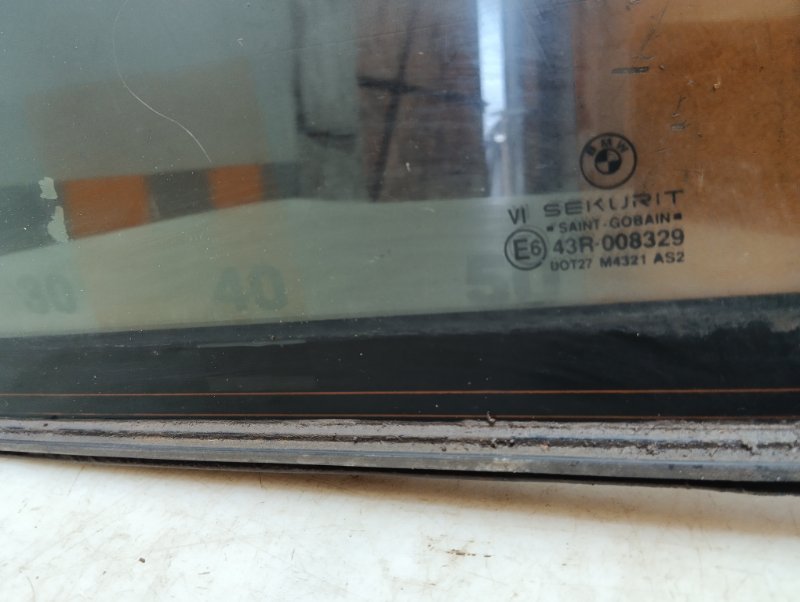 Стекло двери задней правой