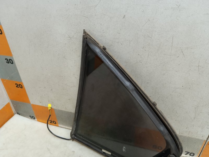 Стекло двери задней правой