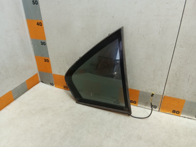 Стекло двери задней правой