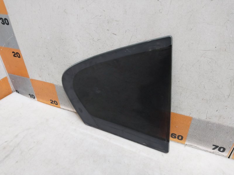 Стекло двери задней левой