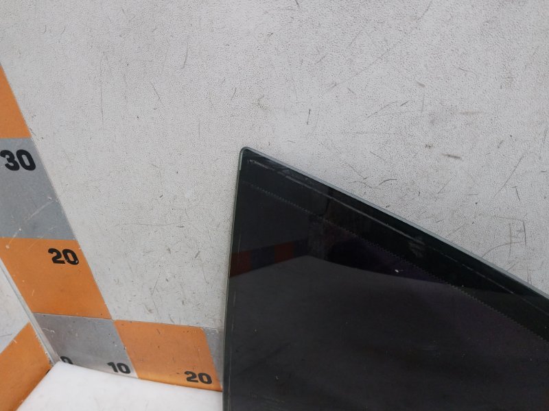 Стекло двери задней левой