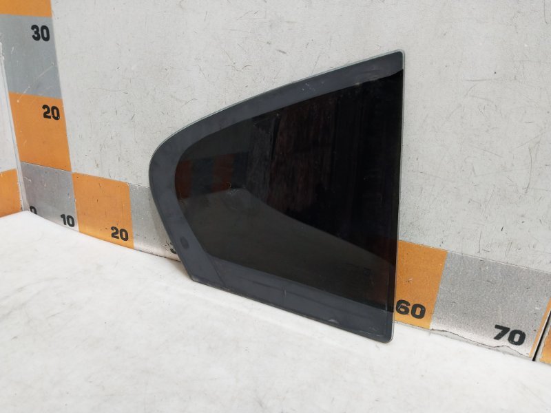 Стекло двери задней левой