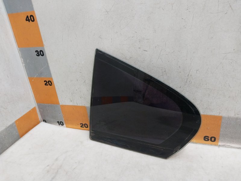 Стекло двери задней левой