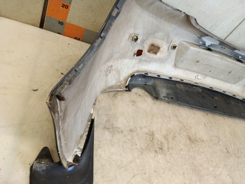 Бампер задний