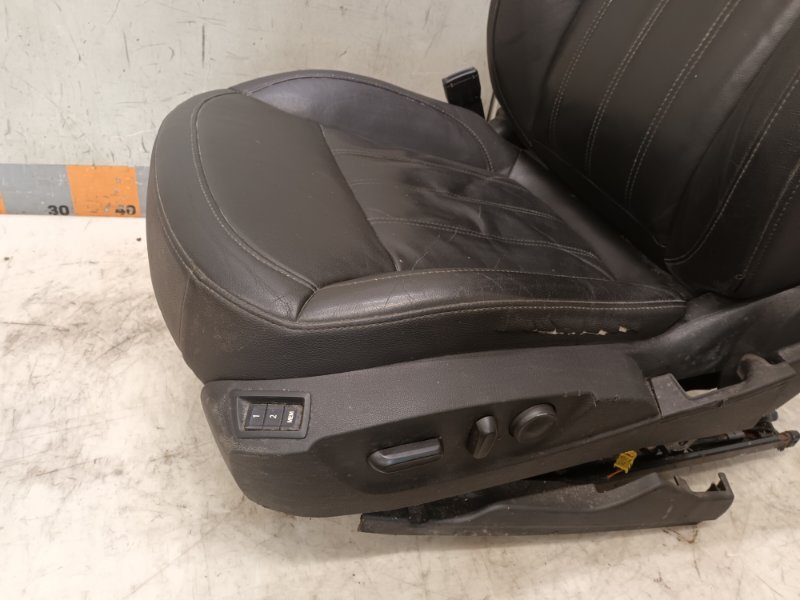 Сиденье переднее левое