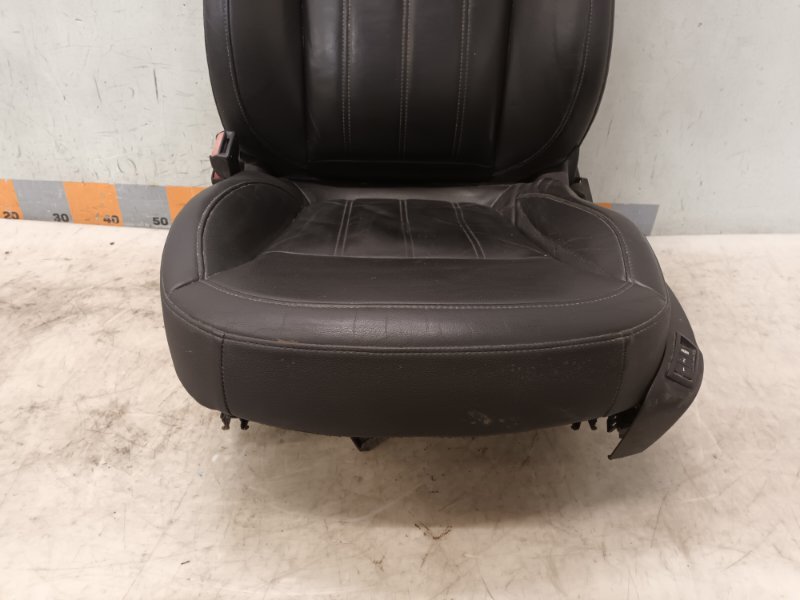 Сиденье переднее левое