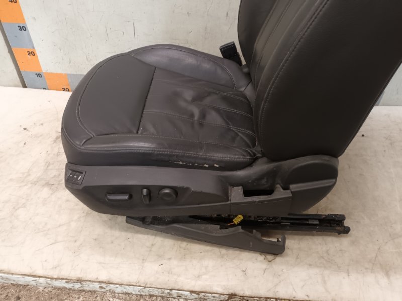 Сиденье переднее левое