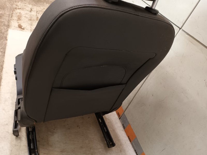 Сиденье переднее левое