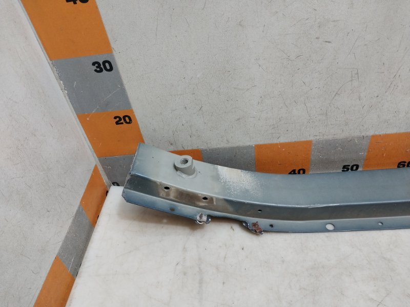 Усилитель переднего бампера