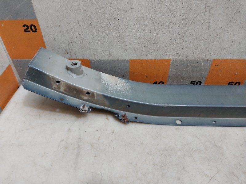 Усилитель переднего бампера