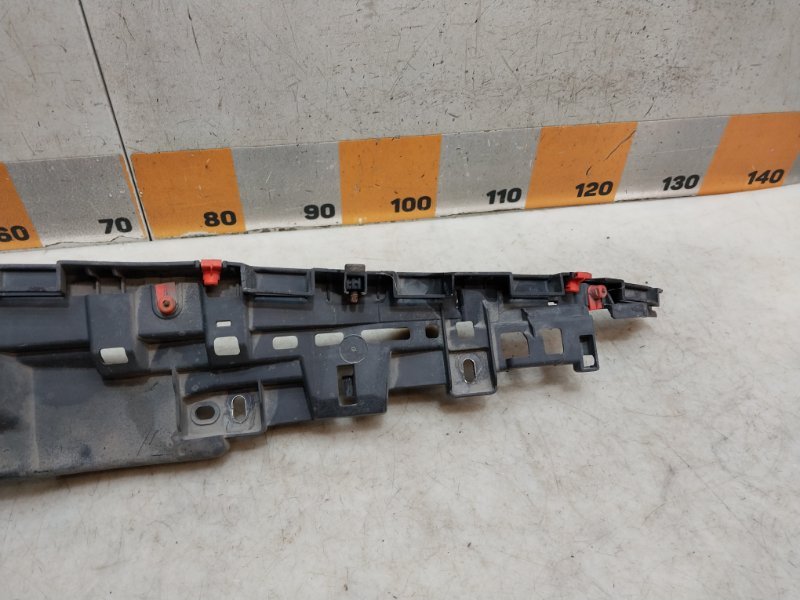 Кожух замка капота