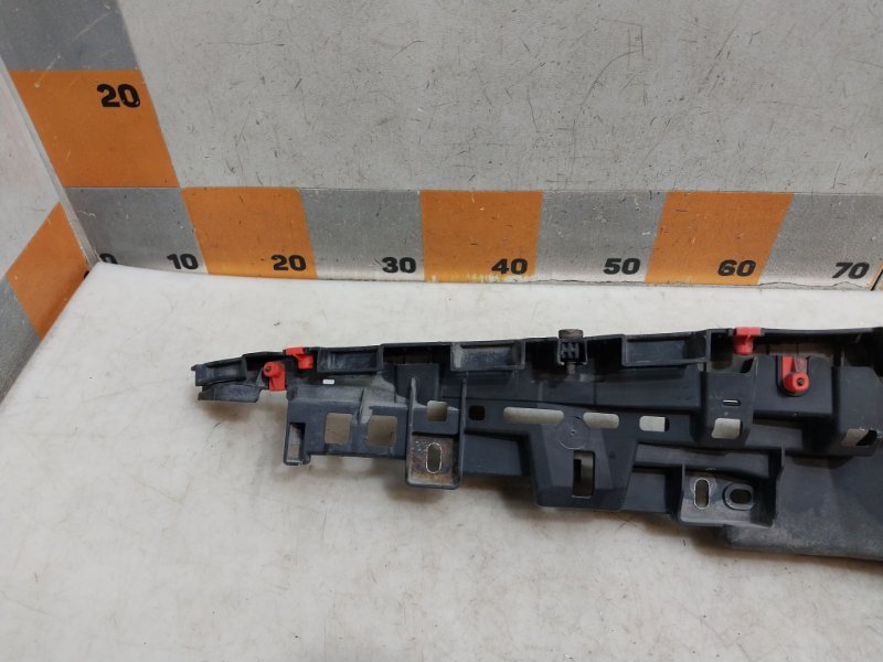 Кожух замка капота