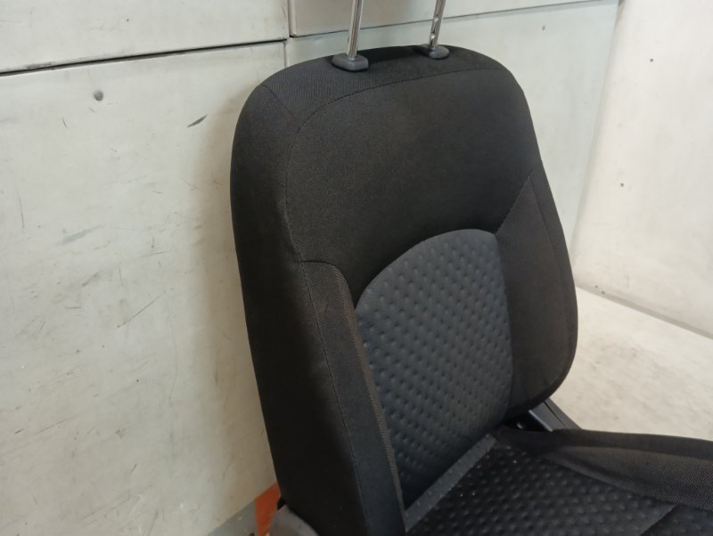 Сиденье переднее левое