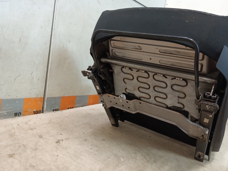 Сиденье переднее левое