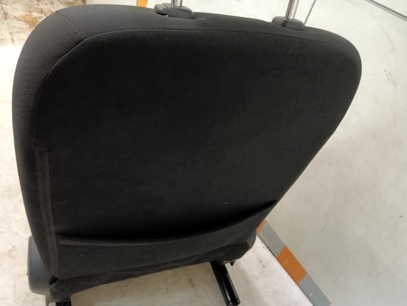 Сиденье переднее левое