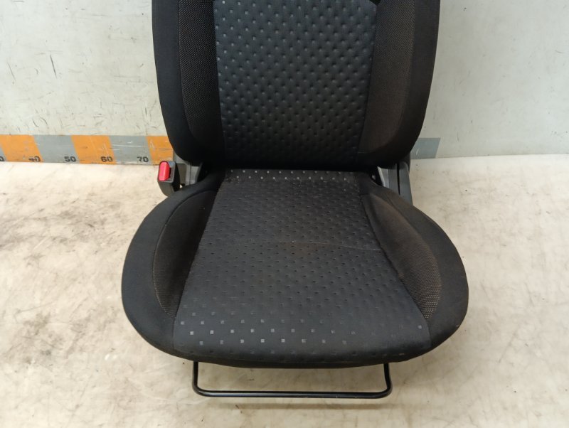 Сиденье переднее левое