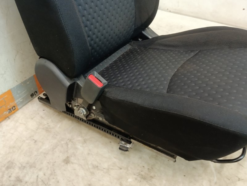 Сиденье переднее левое