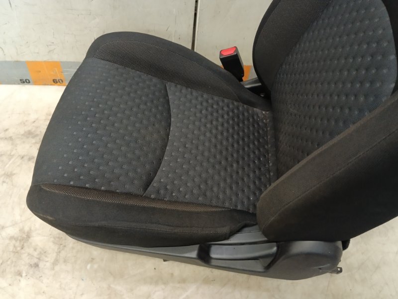 Сиденье переднее левое