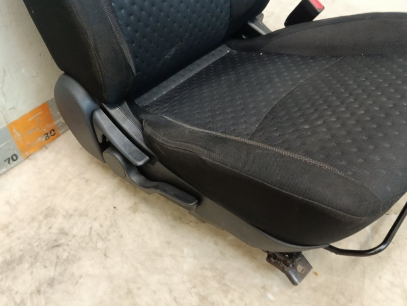 Сиденье переднее правое