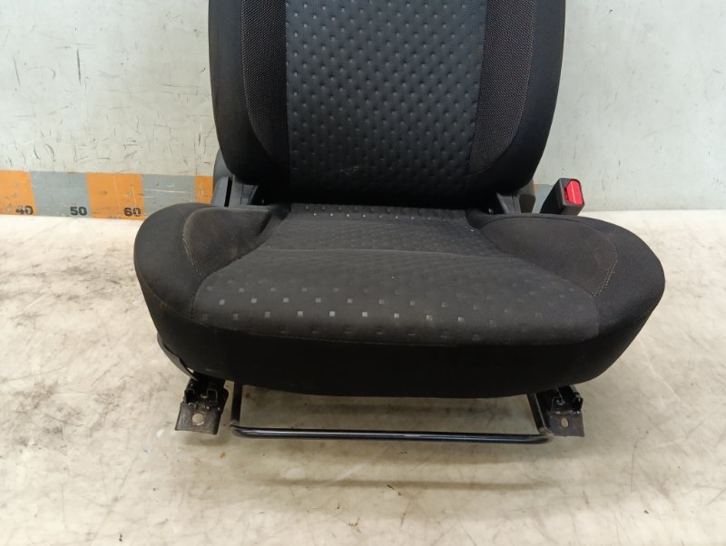 Сиденье переднее правое