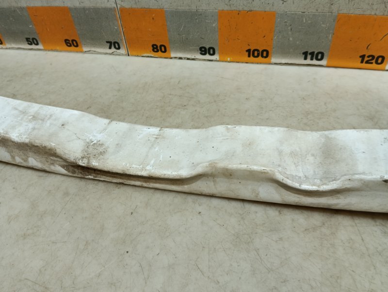 Усилитель переднего бампера