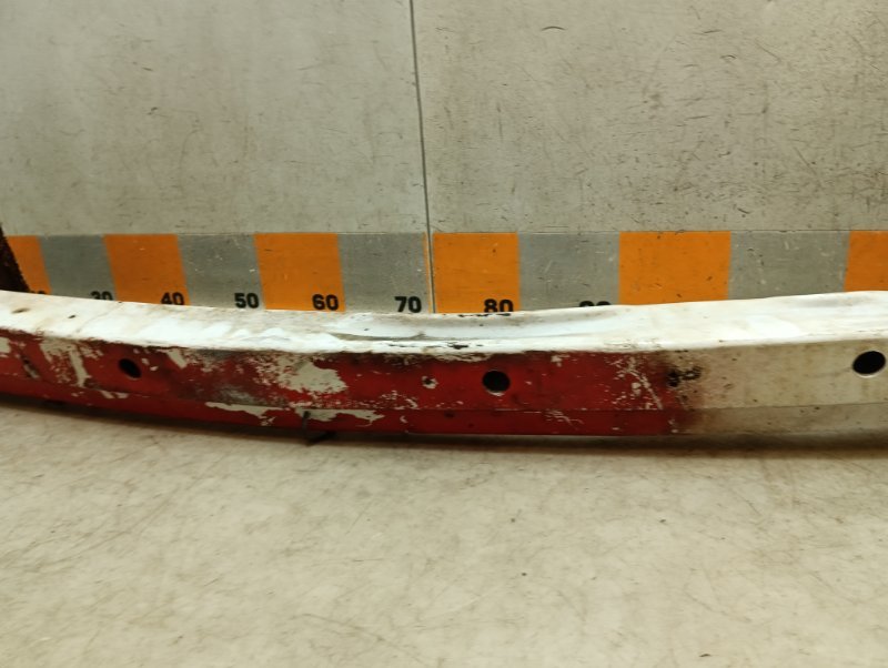 Усилитель переднего бампера