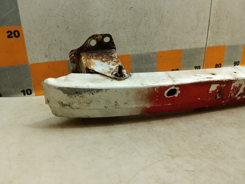 Усилитель переднего бампера