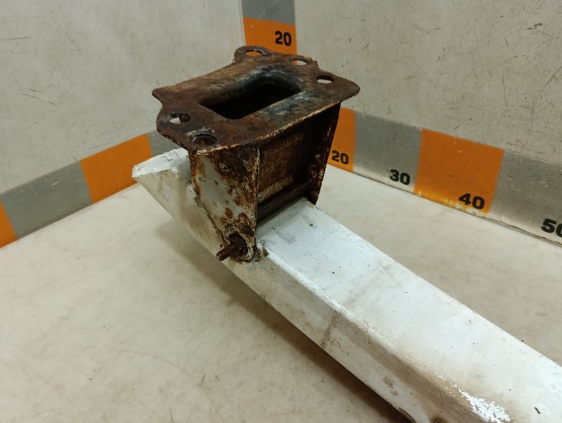 Усилитель переднего бампера