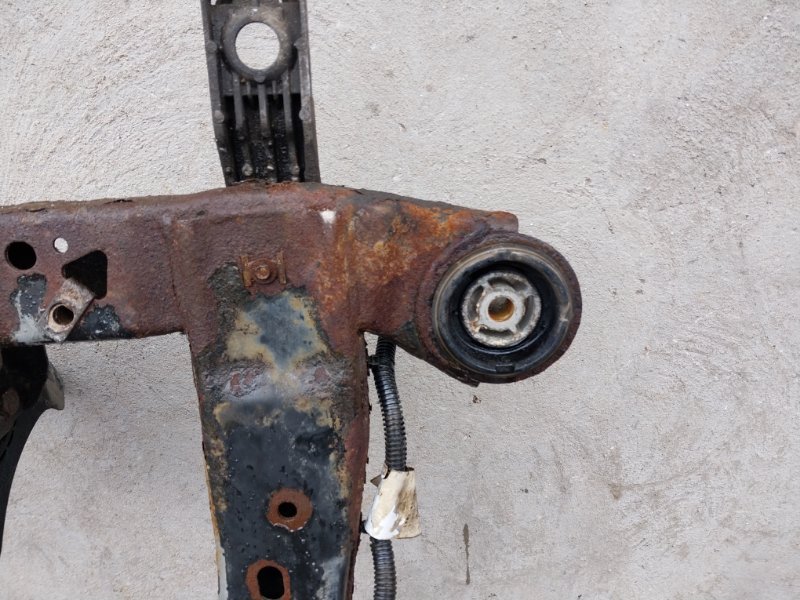 Балка подмоторная