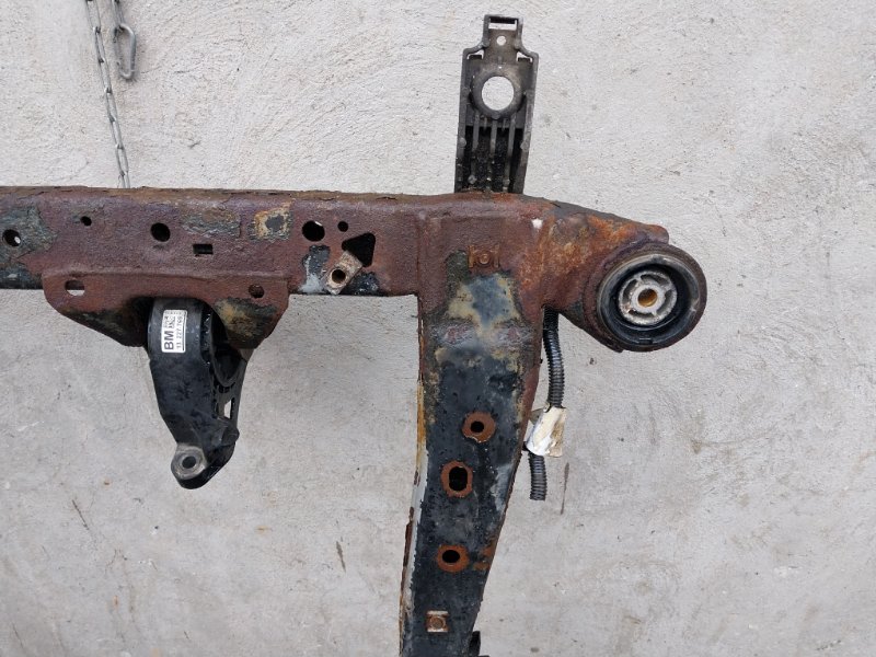 Балка подмоторная