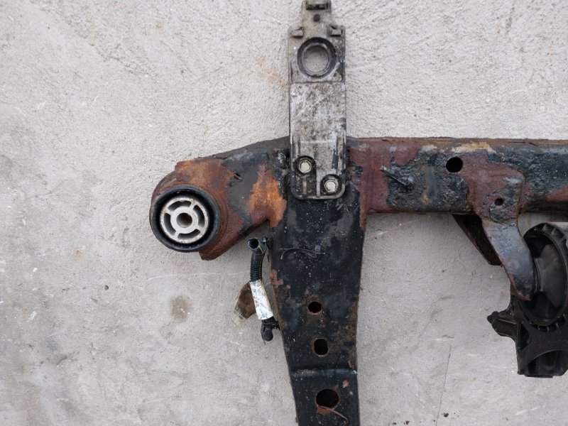 Балка подмоторная