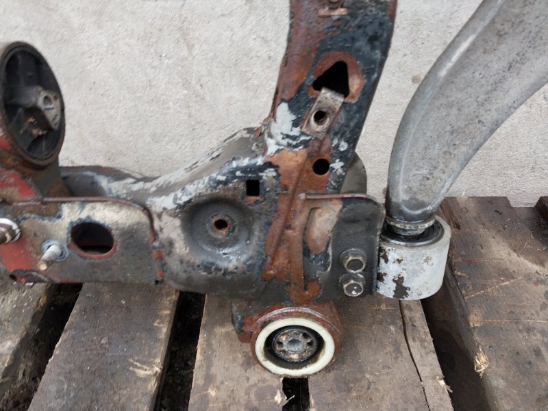 Балка подмоторная