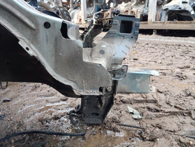 Лонжерон передний правый